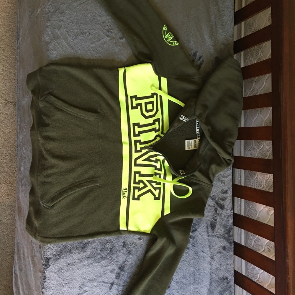 👑Victoria’s Secret pullover 💚